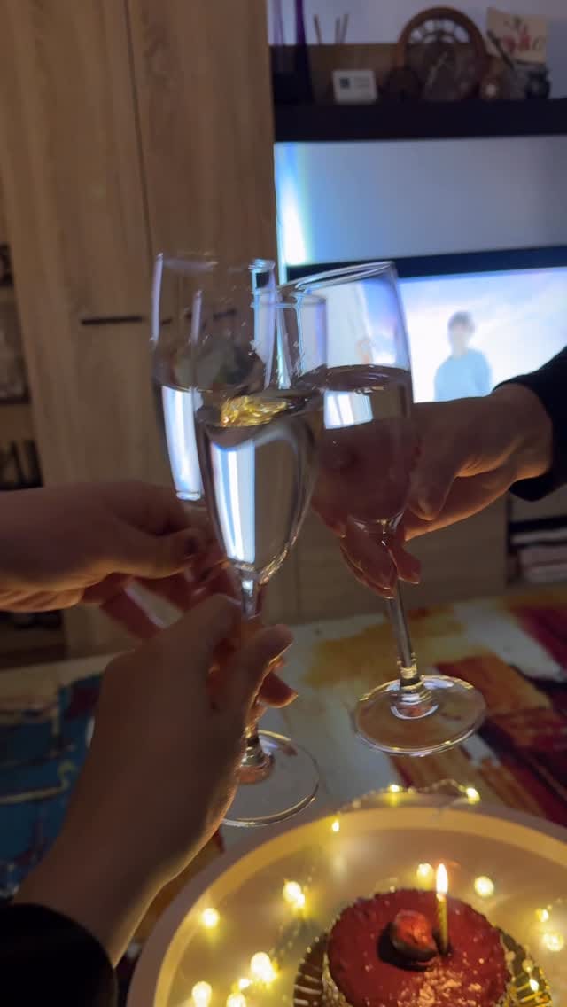 Post 1 by Alina Radulescu on Instagram (video)