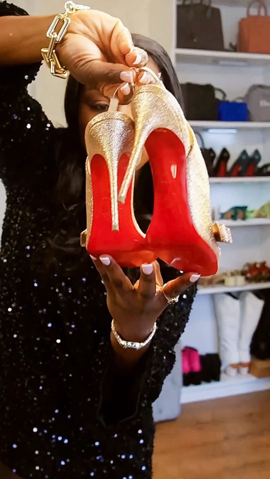 Post 9 by Kemi sola on Instagram (video)