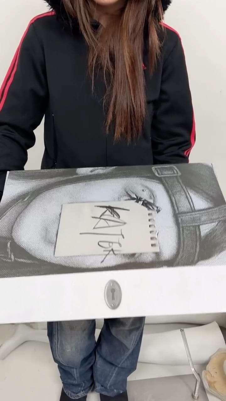 Post 2 by KATER 카터 on Instagram (video)
