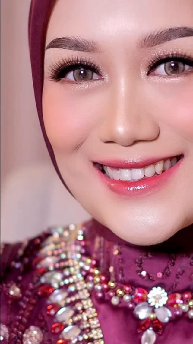 Post 3 by MUA MAKASSAR on Instagram (video)