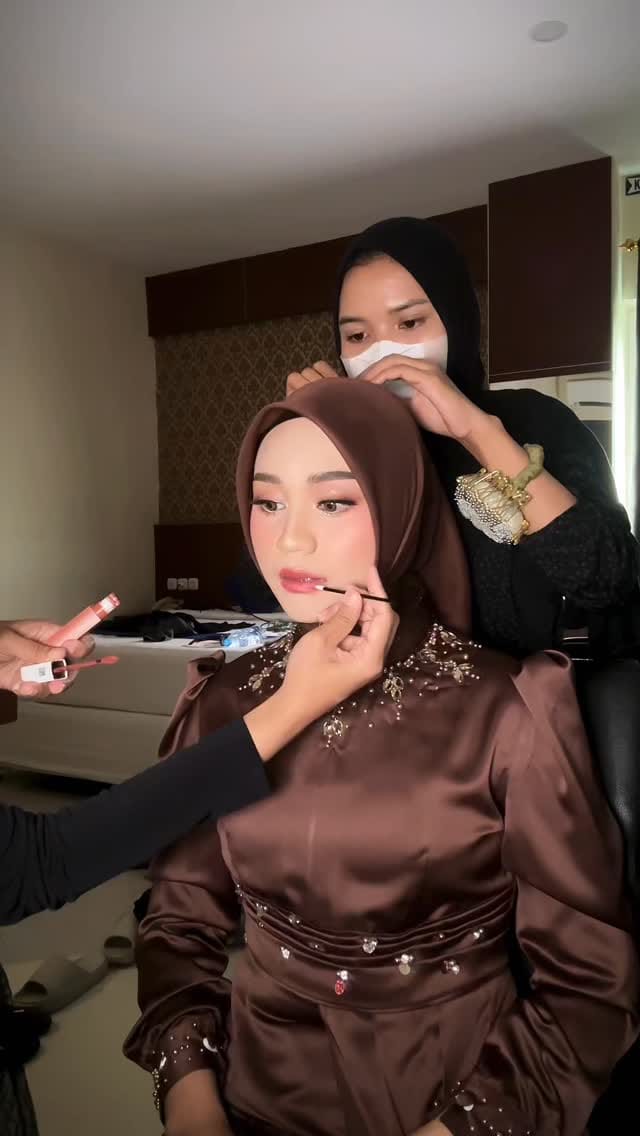 Post 9 by MUA MAKASSAR on Instagram (video)