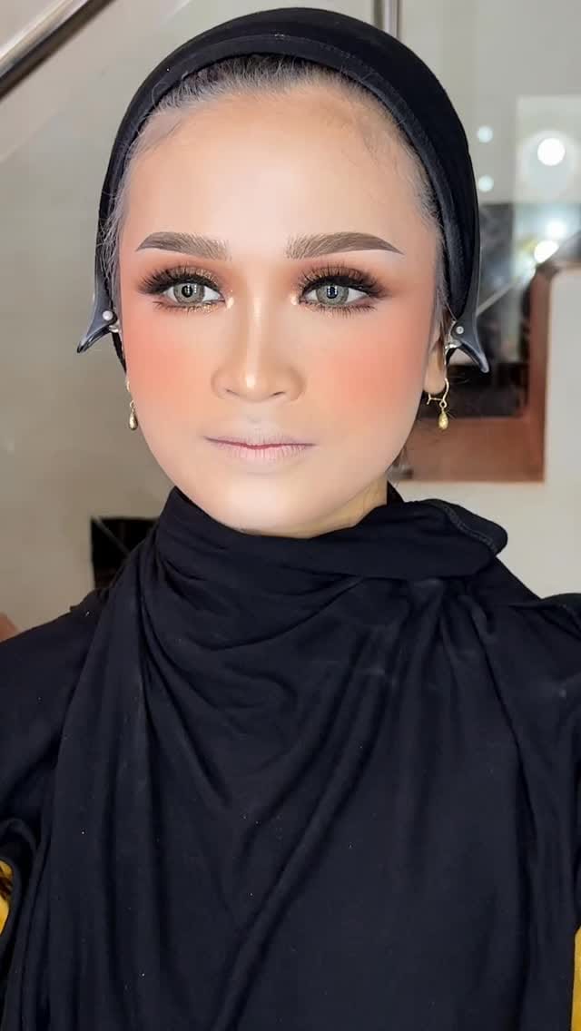 Post 5 by MUA MAKASSAR on Instagram (video)