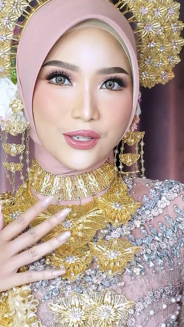 Post 2 by MUA MAKASSAR on Instagram (video)