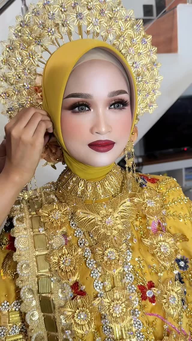 Post 6 by MUA MAKASSAR on Instagram (video)