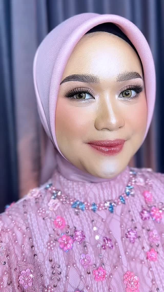 Post 1 by MUA MAKASSAR on Instagram (video)