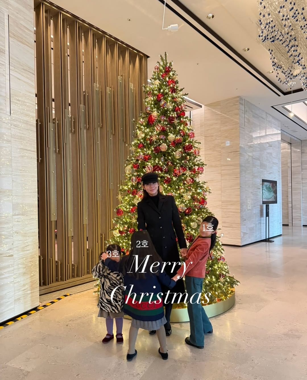 Post 6 by 심수현 SOOHYEON on Instagram (carousel)