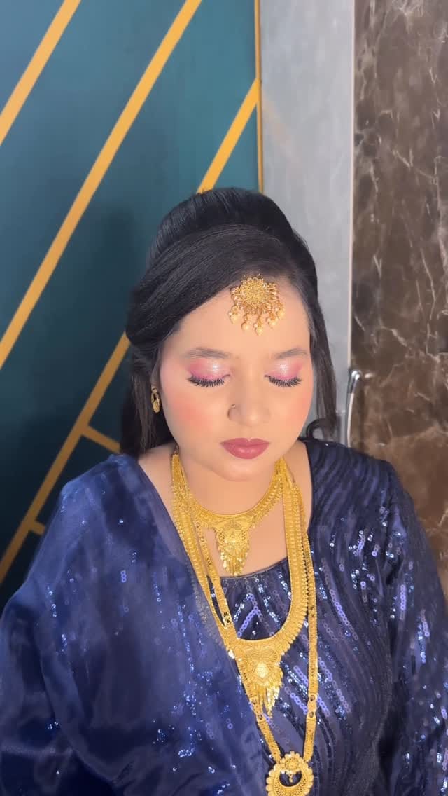 Post 2 by Rahiya•Bridal Makeup Artist♥️ on Instagram (video)