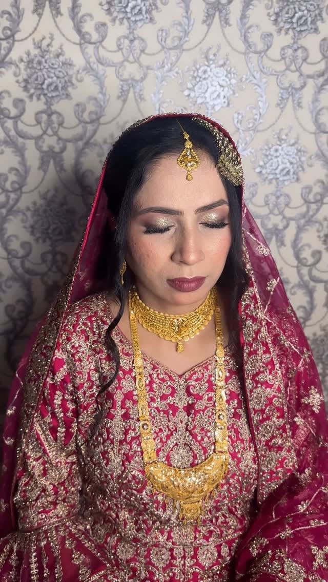 Post 4 by Rahiya•Bridal Makeup Artist♥️ on Instagram (video)