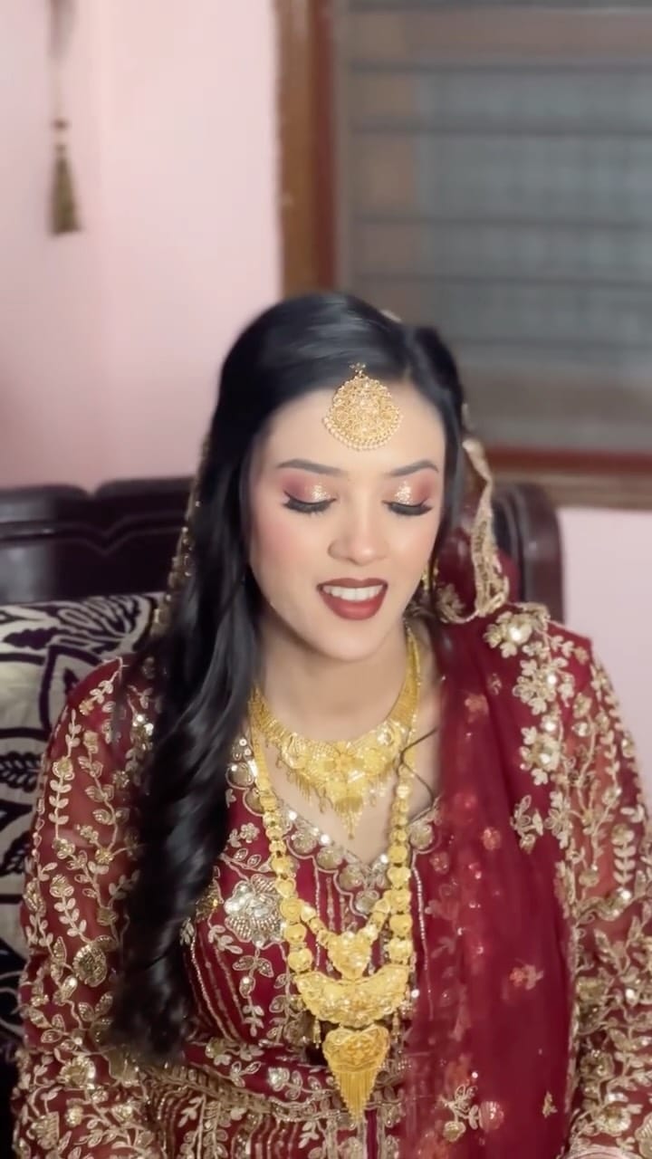 Post 6 by Rahiya•Bridal Makeup Artist♥️ on Instagram (video)