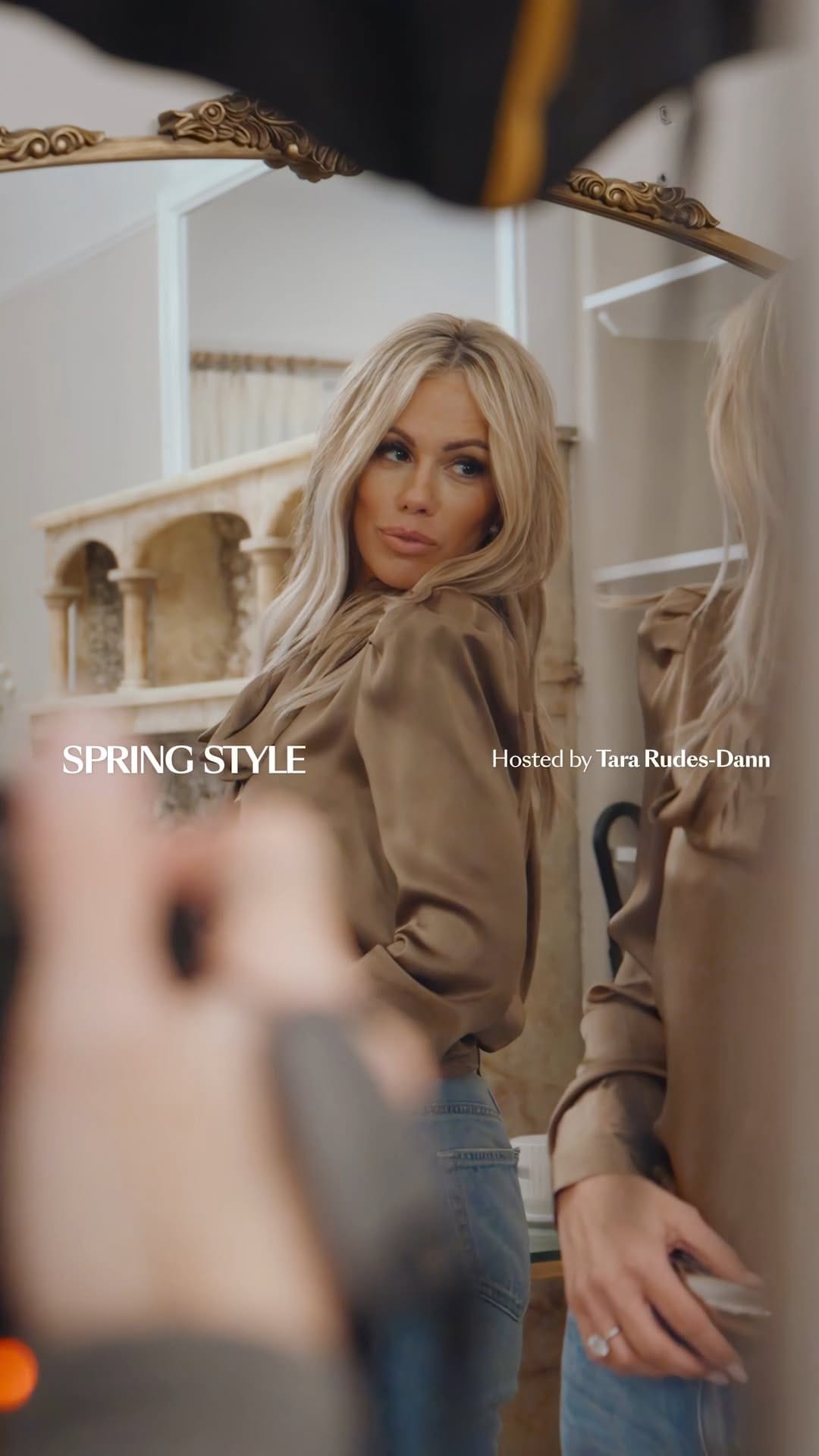 Post 4 by L'AGENCE on Instagram (video)