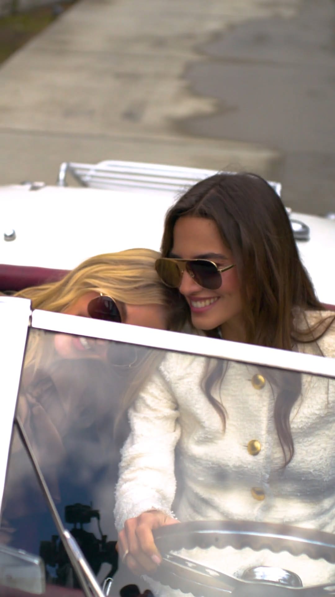 Post 10 by L'AGENCE on Instagram (video)