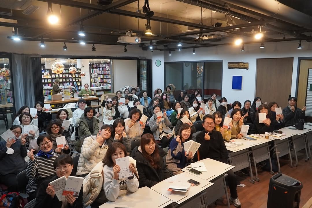 Post 1 by 진주같은 동네서점 진주문고 on Instagram (carousel)