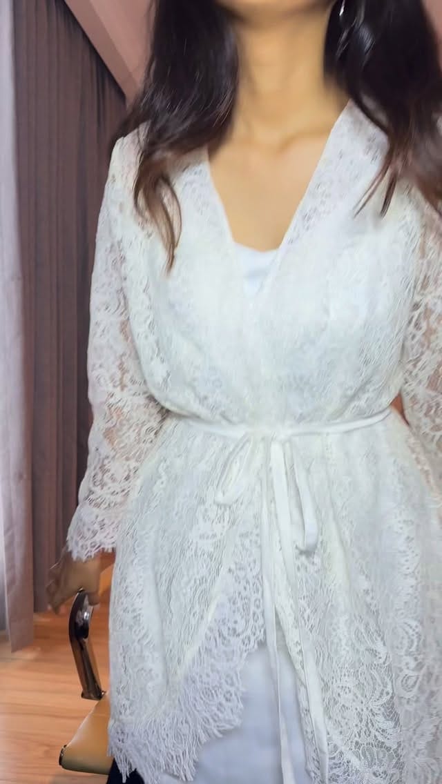 Post 8 by Dian Amalia Kamarie on Instagram (video)