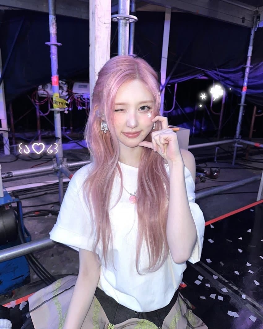 Post 9 by 키츠 윤서하✌🏻 on Instagram (carousel)