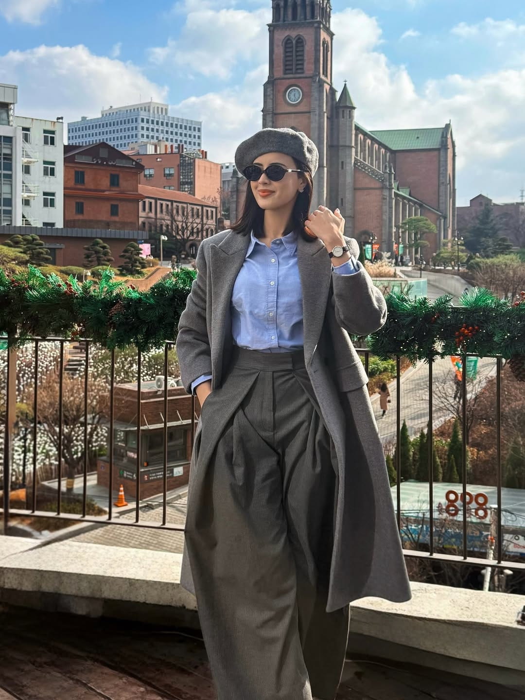Post 4 by 이크람 바티 on Instagram (carousel)