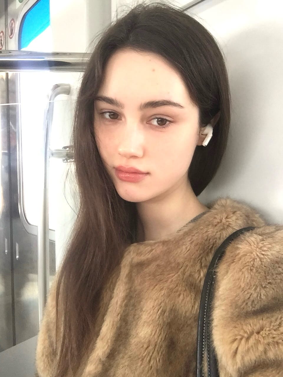 Post 2 by 폴리나 모델 Pauline on Instagram (carousel)