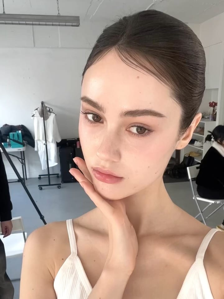 Post 4 by 폴리나 모델 Pauline on Instagram (carousel)