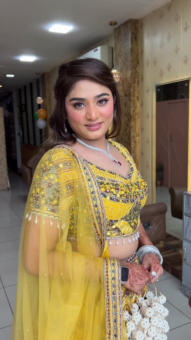 Post 1 by Deepanjali l Bridal Makeup Artist I Roorkee I Delhi on Instagram (video)