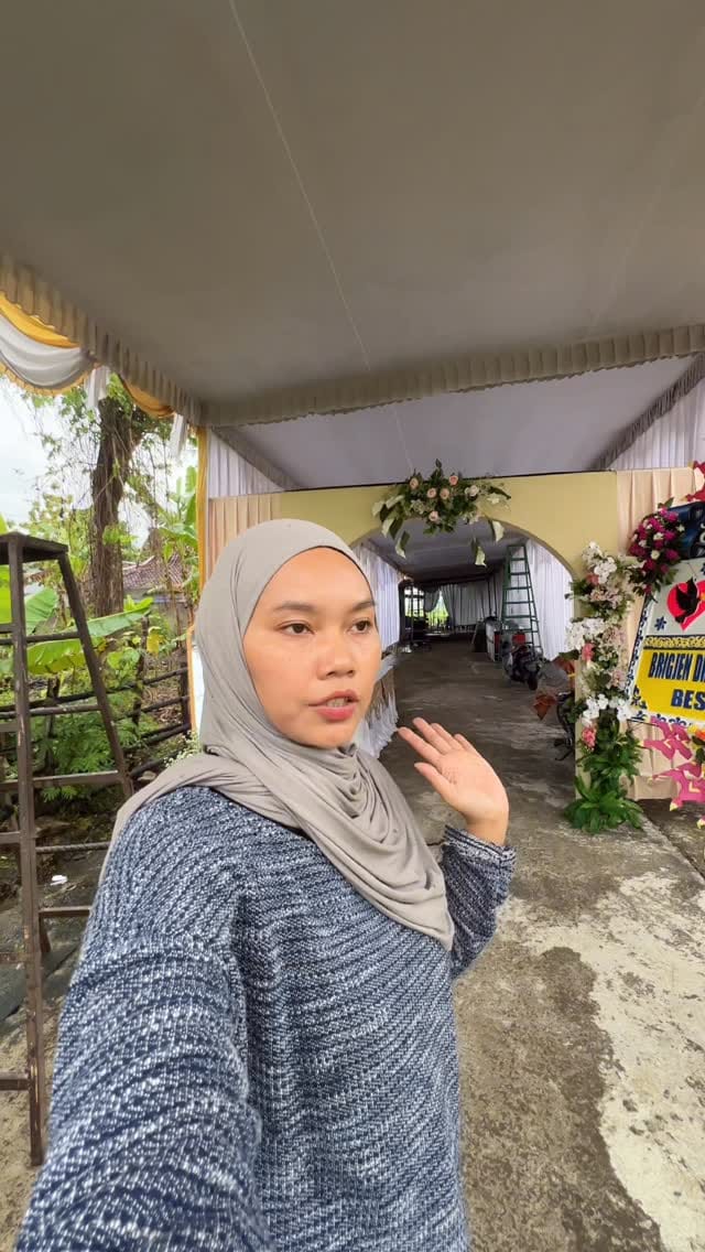 Post 1 by Santymakeup MUA Klaten on Instagram (video)