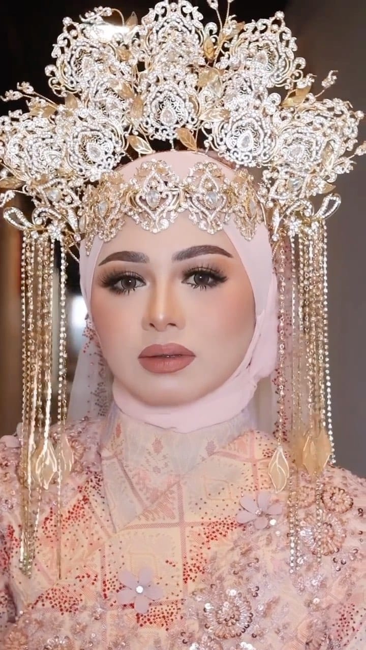 Post 8 by By ZURA TAHIR MUA KUALA LUMPUR on Instagram (video)