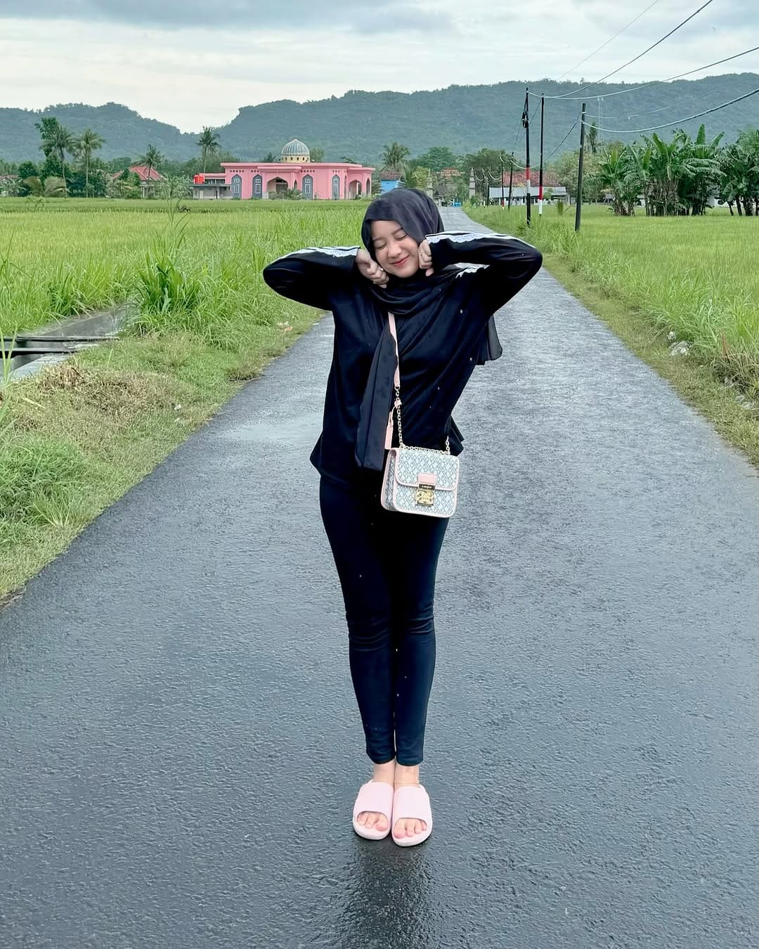 Post 8 by SQ Mawardani on Instagram (carousel)