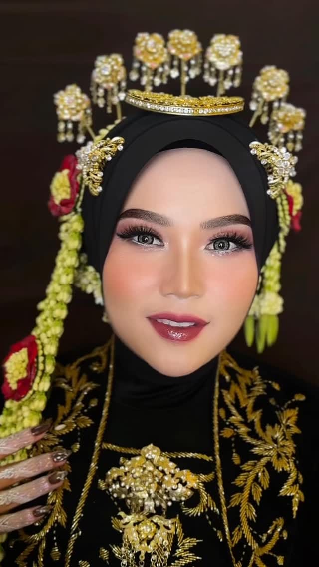Post 6 by MUA Bogor on Instagram (video)