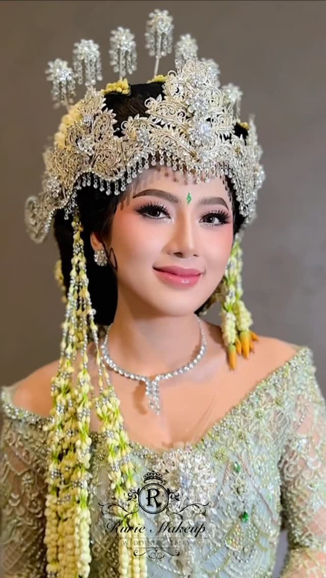 Post 3 by MUA Bogor on Instagram (video)
