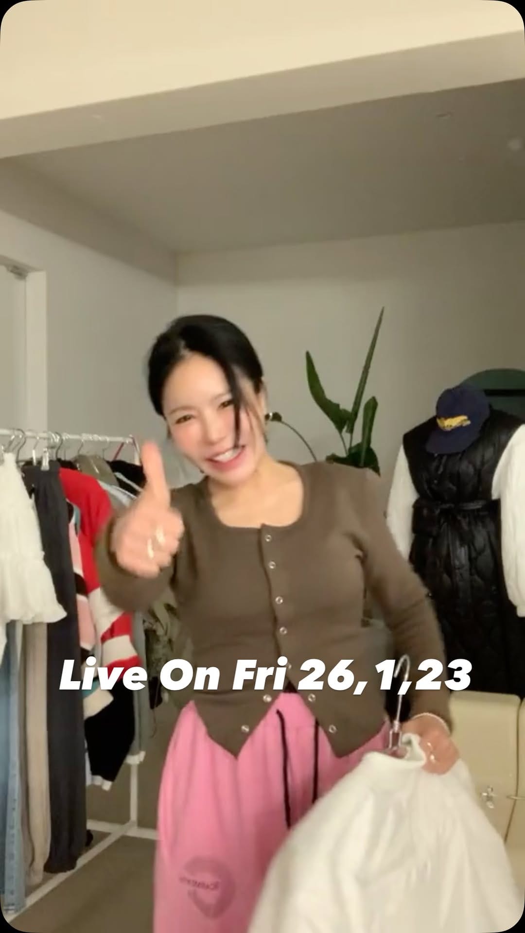 Post 2 by 무아르 은진언니의 엔티크제이♥️ on Instagram (video)