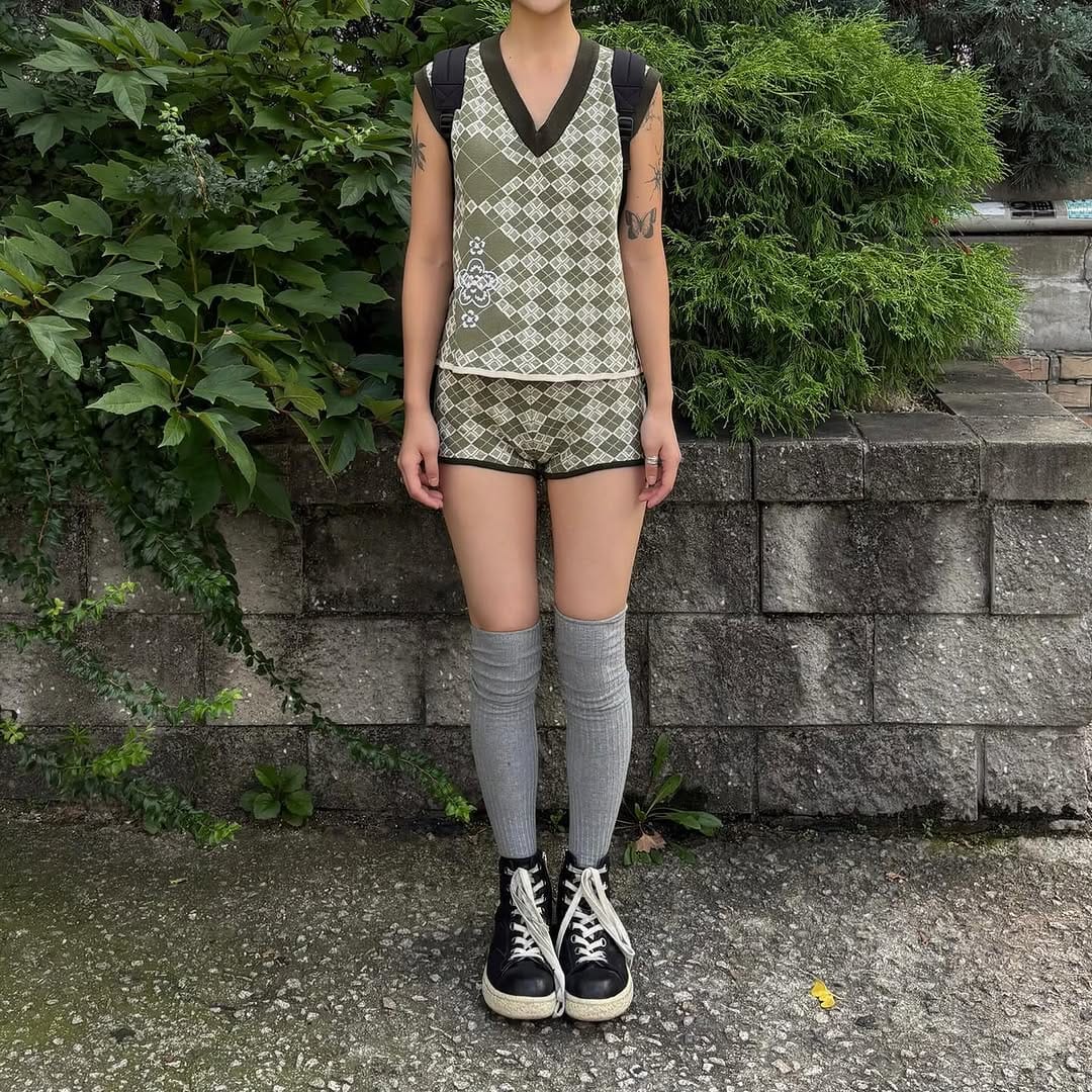 Post 10 by 비이커 한남점 BEAKER FLAGSHIPSTORE on Instagram (carousel)
