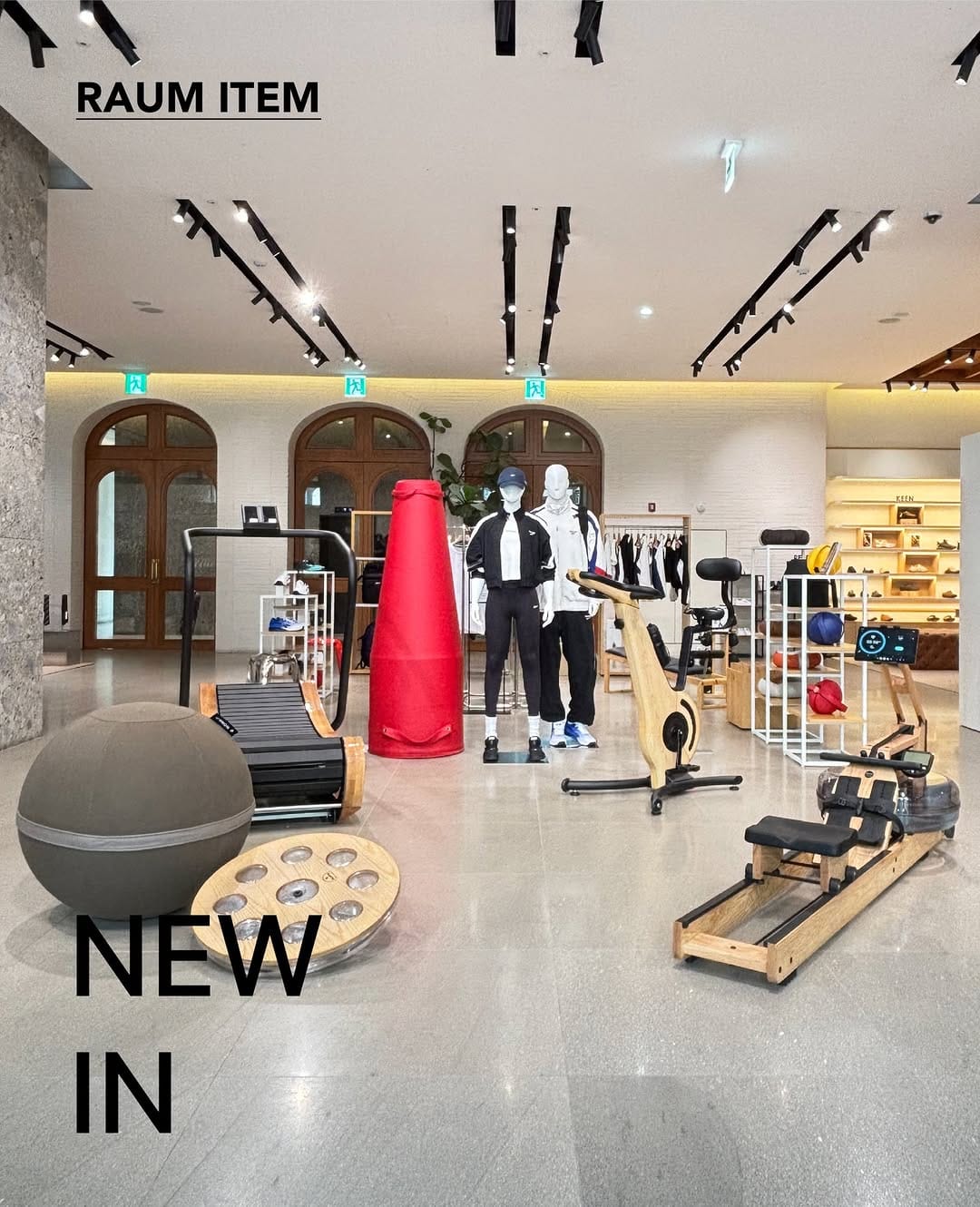 Post 8 by LF 라움 이스트 & 라움 웨스트 on Instagram (carousel)