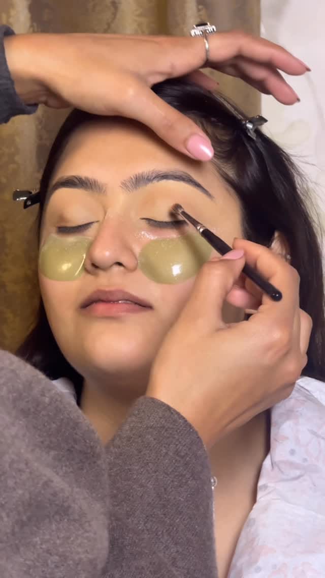 Post 5 by Ravneet Kaur | Bridal Makeup Artist on Instagram (video)