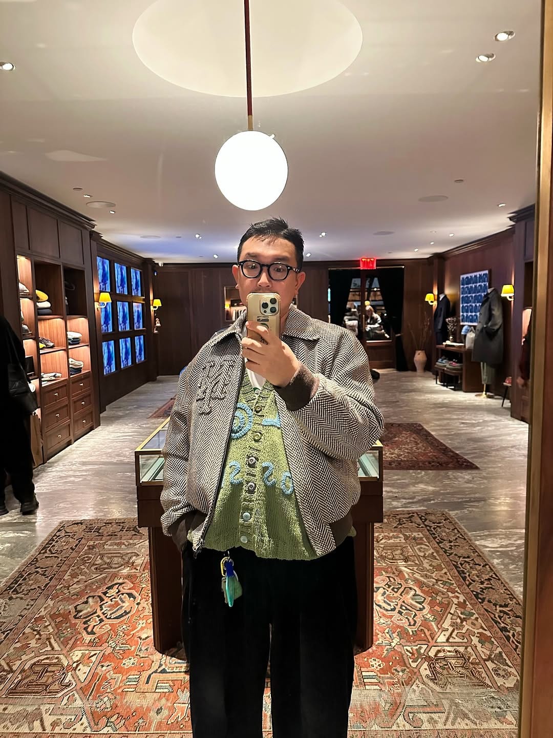 Post 4 by Q Choi on Instagram (carousel)