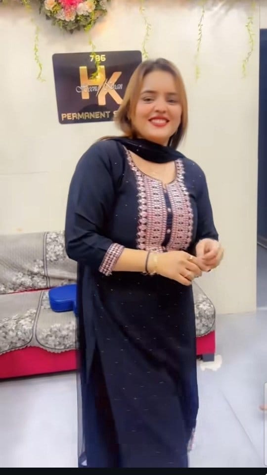 Post 8 by Heena khan on Instagram (video)