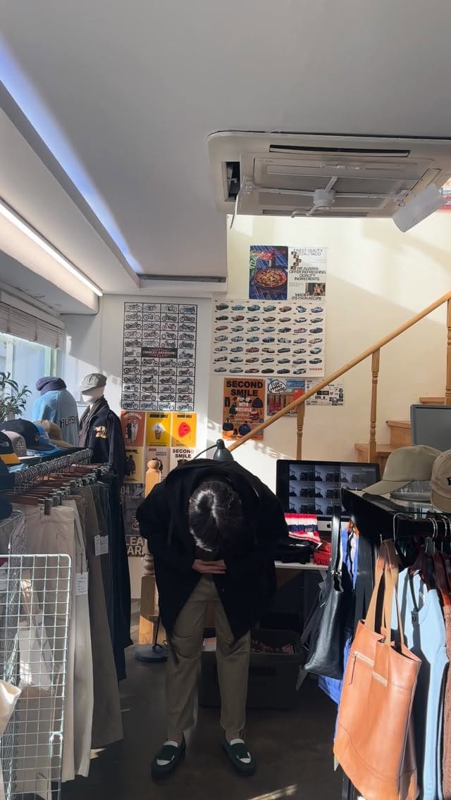 Post 4 by 크리스피웨이브 스토어 on Instagram (video)