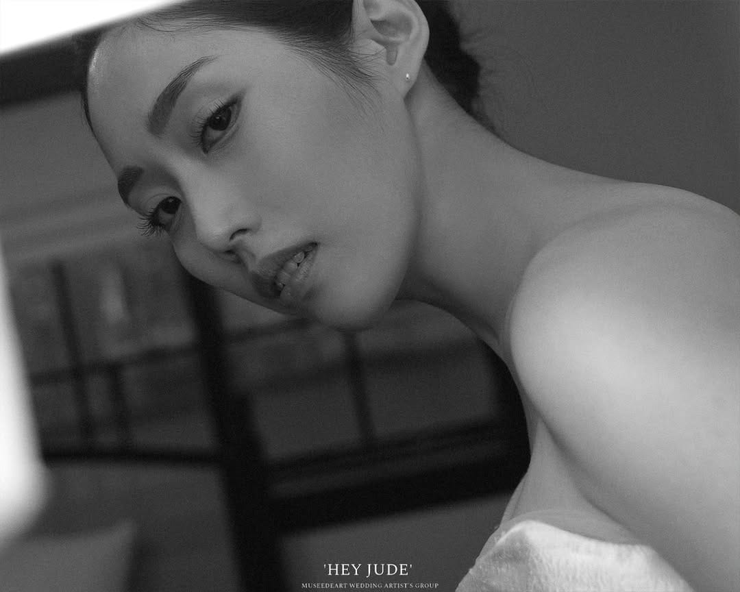 Post 4 by 이경민포레청담차지수 on Instagram (carousel)