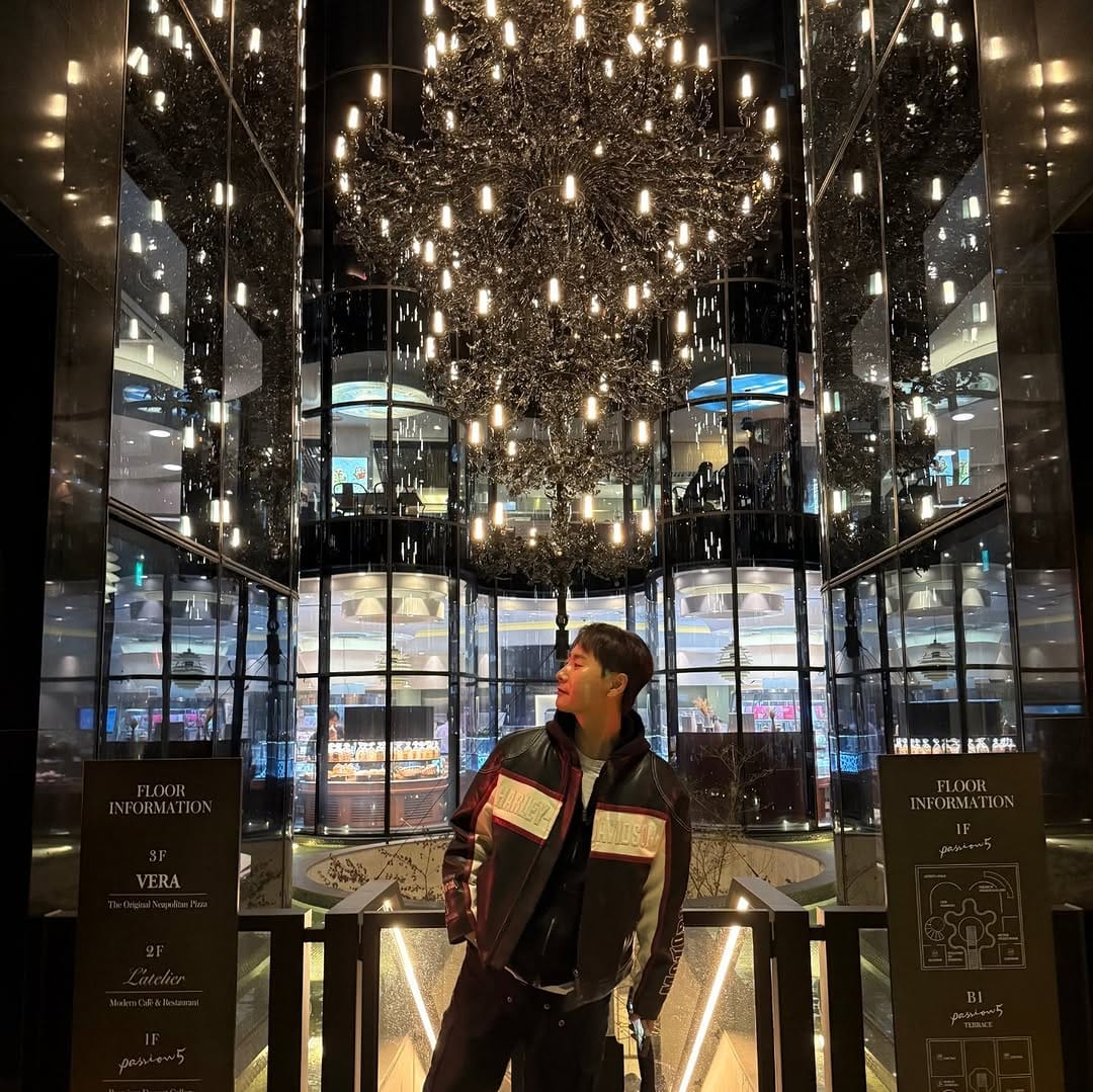 Post 2 by 이경민포레청담차지수 on Instagram (carousel)