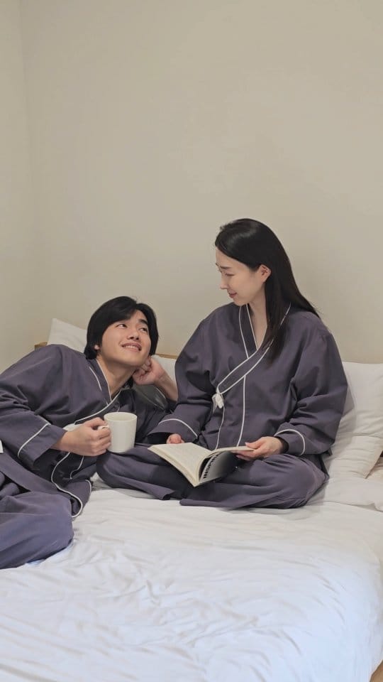 Post 7 by LEESLE(Modern Hanbok) on Instagram (video)