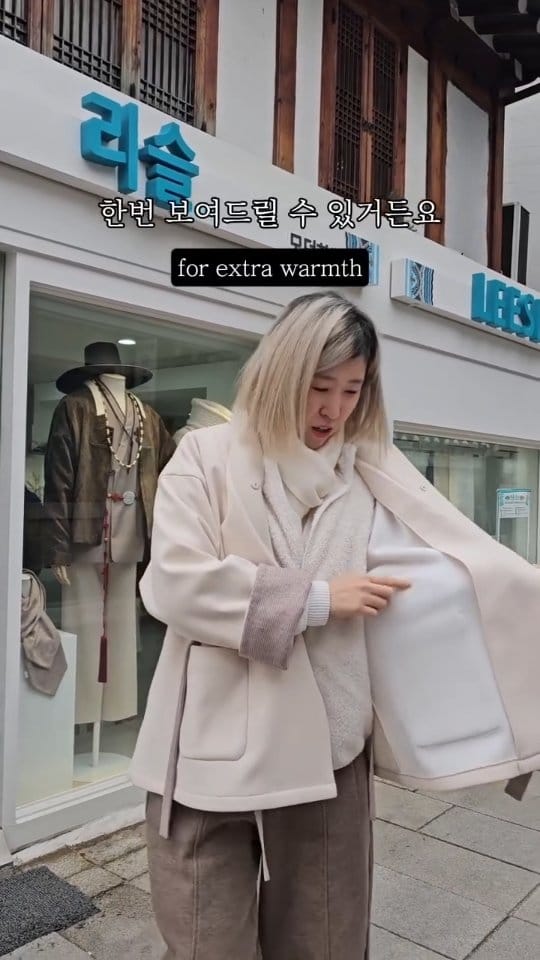 Post 6 by LEESLE(Modern Hanbok) on Instagram (video)