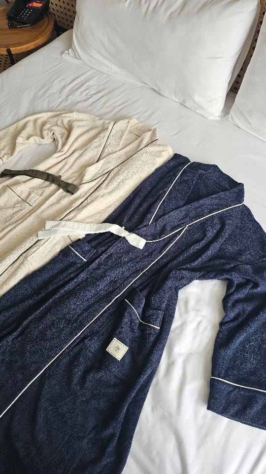 Post 10 by LEESLE(Modern Hanbok) on Instagram (video)