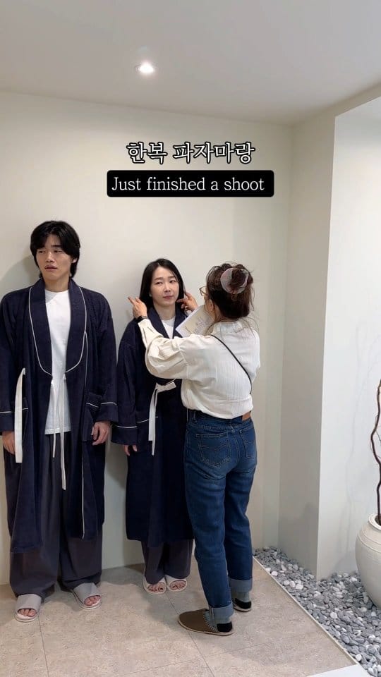 Post 5 by LEESLE(Modern Hanbok) on Instagram (video)