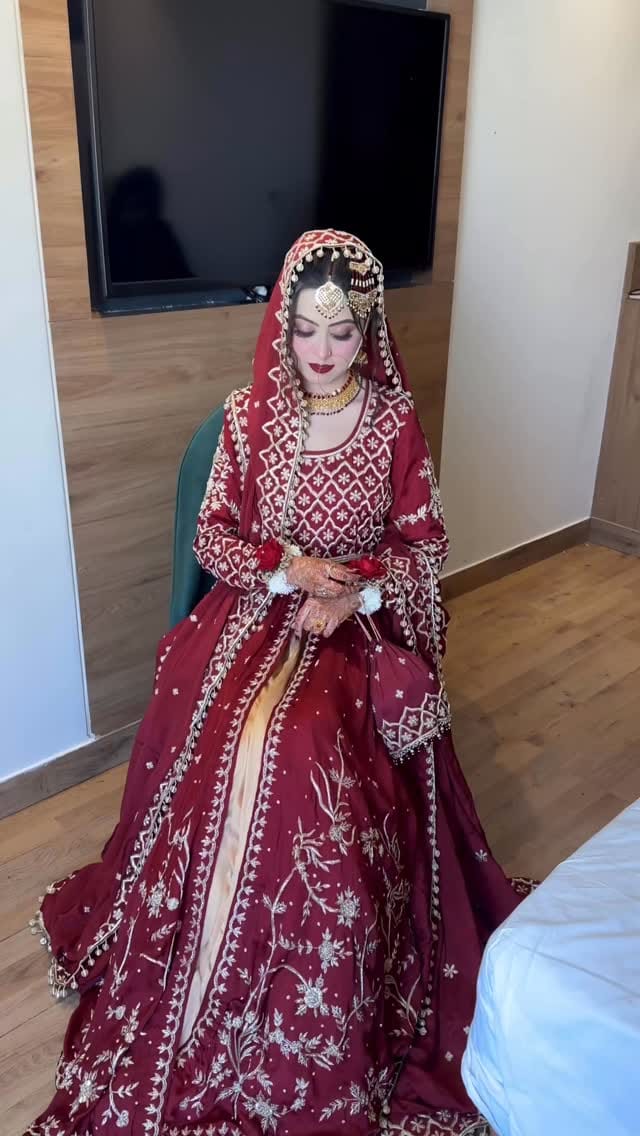 Post 10 by Saman Anwar || Lucknow Makeup Artist on Instagram (video)