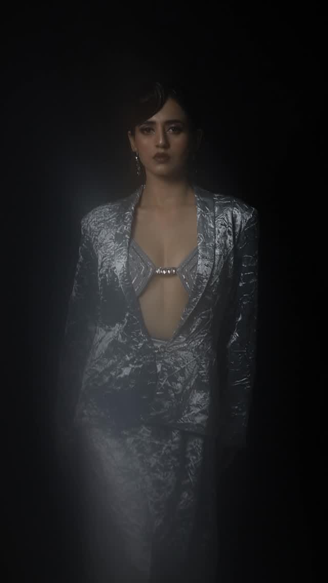 Post 1 by Amrin Khan ✨✨✨✨✨ top makeup artist in Kanpur/Lucknow/Delhi on Instagram (video)