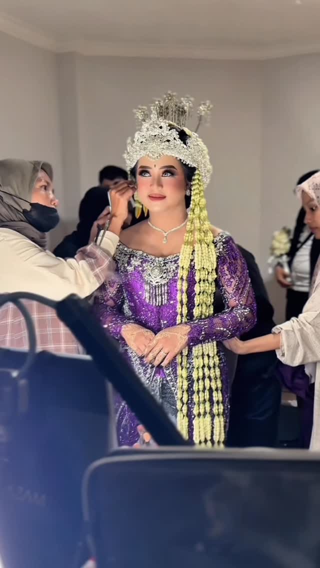 Post 1 by Neni Makeup on Instagram (video)