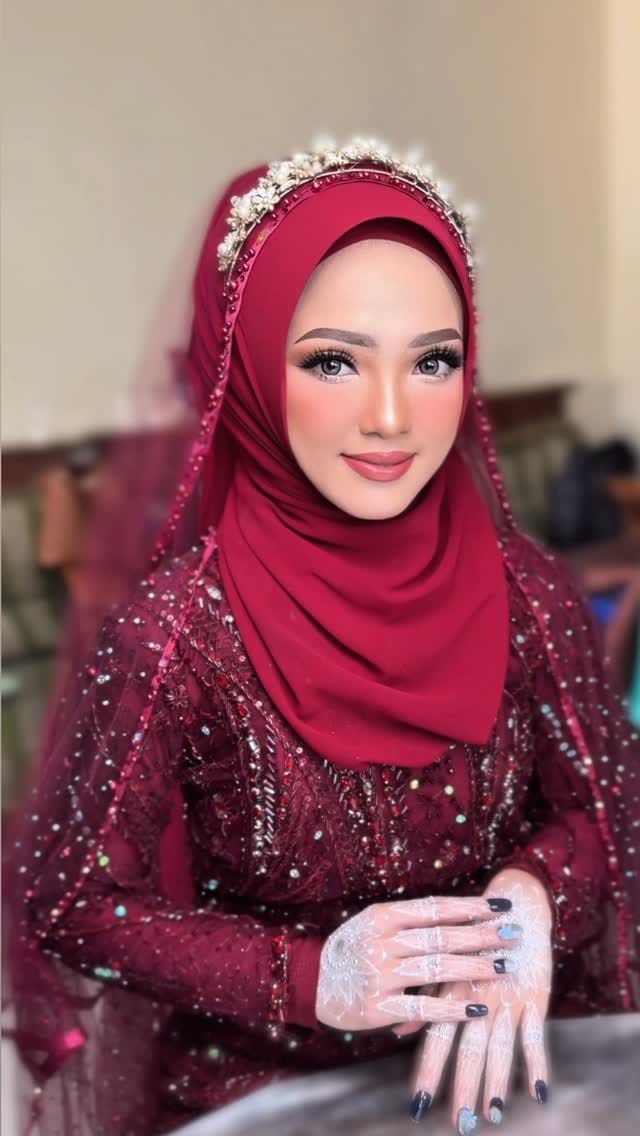 Post 7 by Neni Makeup on Instagram (video)