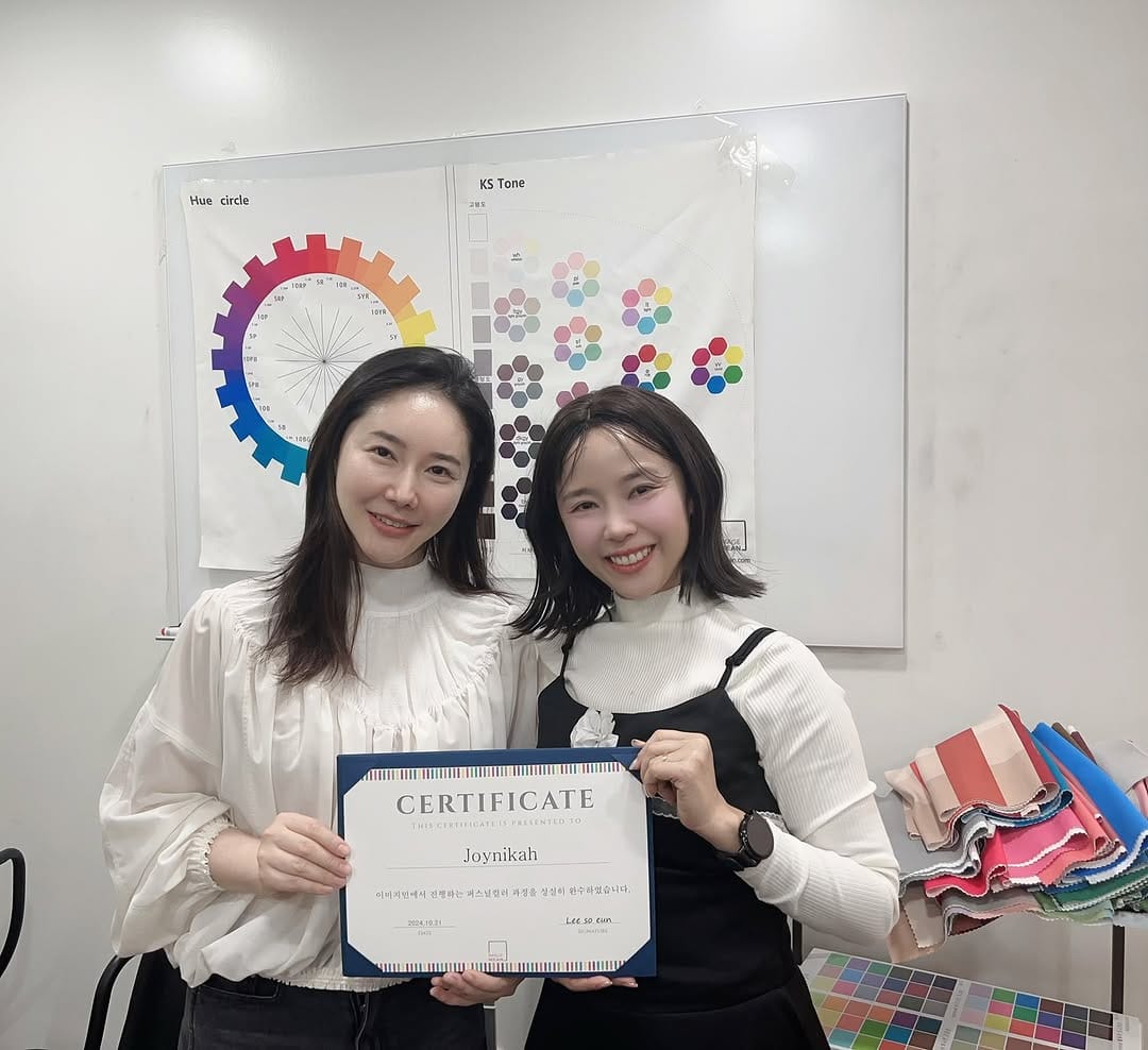 Post 9 by Makeup Artist - Korean style🇰🇷🇹🇭 on Instagram (carousel)