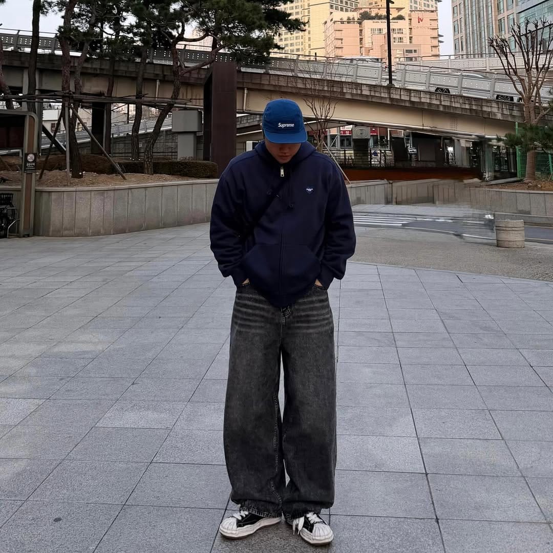 Post 4 by 박민규 on Instagram (carousel)