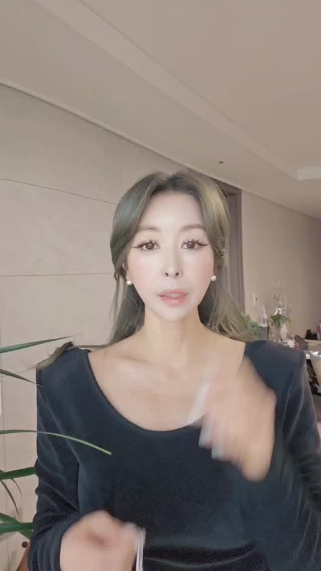 Post 8 by JROCO 옷쟁이 로꼬언니의감각코디&라이프 on Instagram (video)