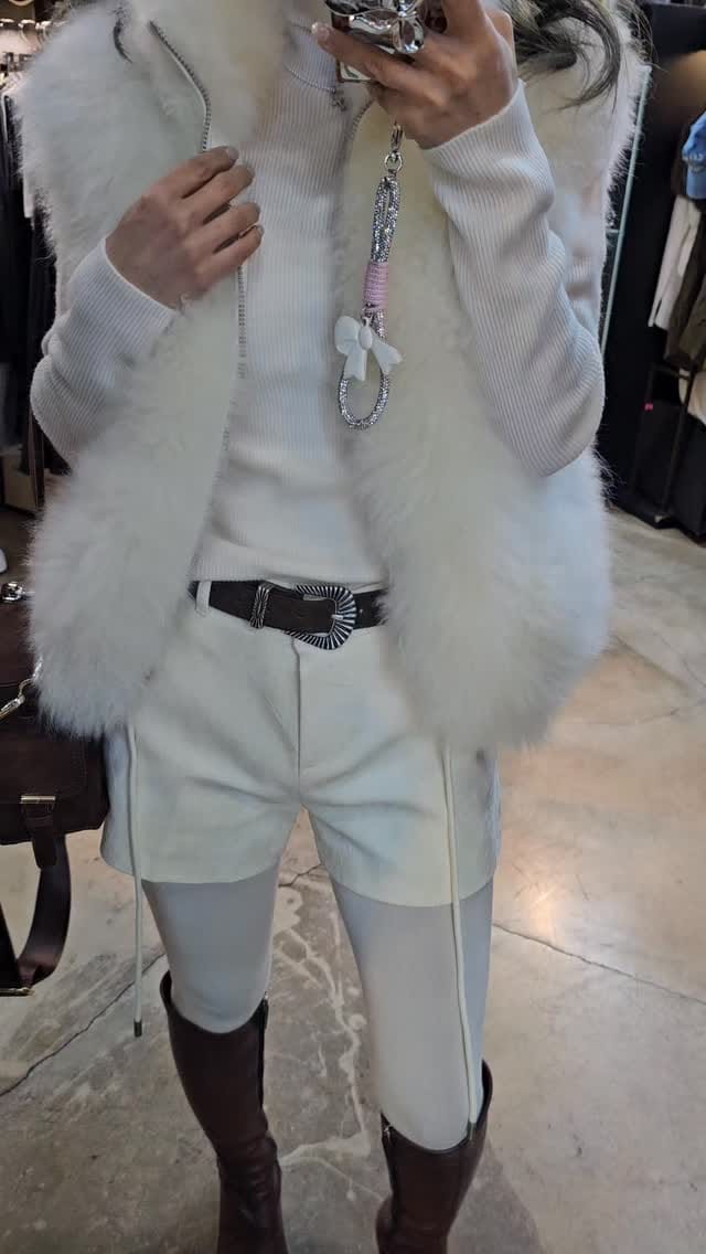Post 9 by JROCO 옷쟁이 로꼬언니의감각코디&라이프 on Instagram (video)