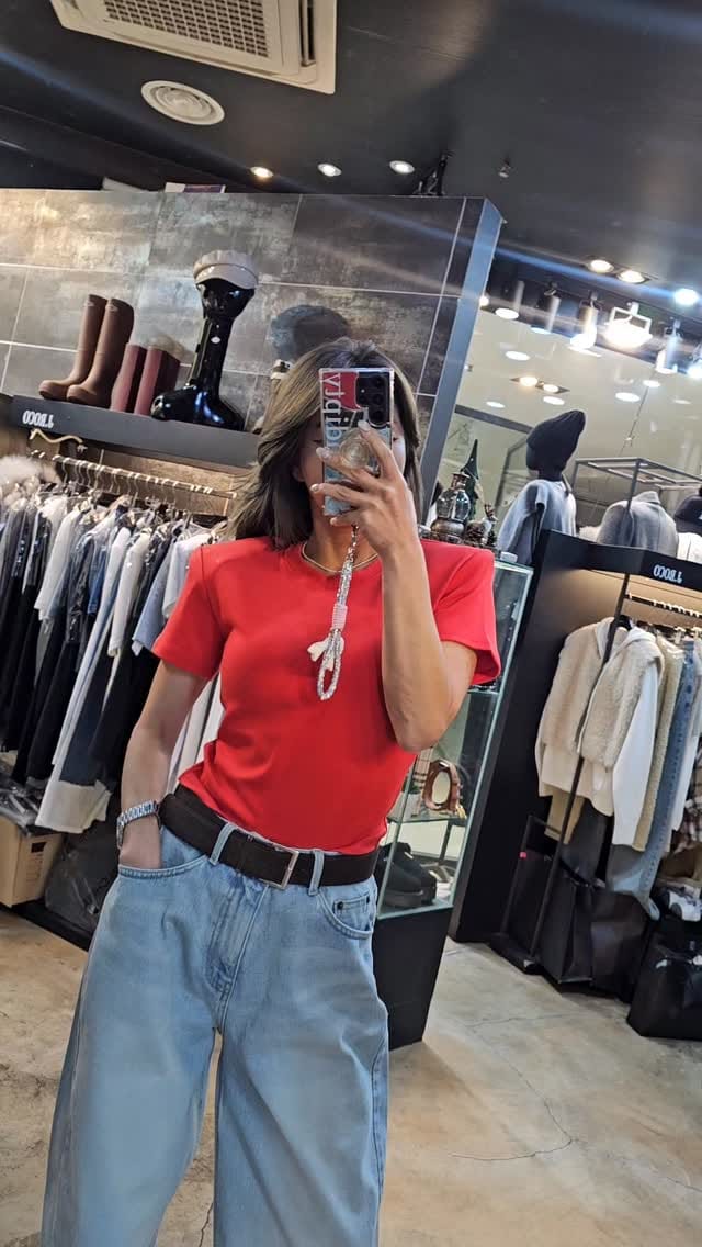 Post 3 by JROCO 옷쟁이 로꼬언니의감각코디&라이프 on Instagram (video)