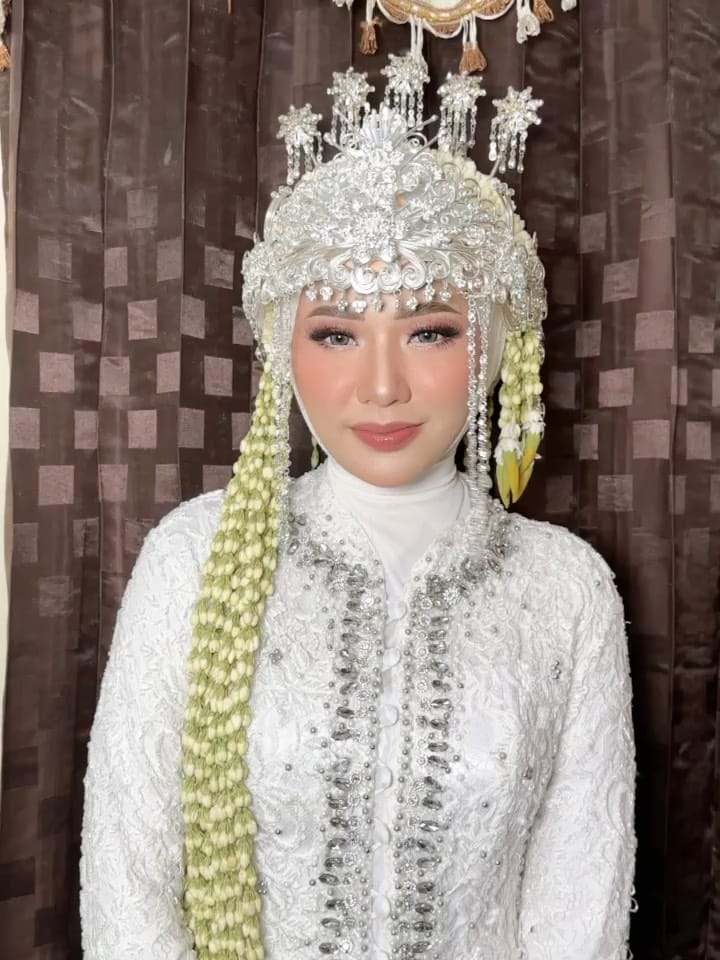 Post 1 by Jenny_mua jaksel jabodetabek on Instagram (carousel)